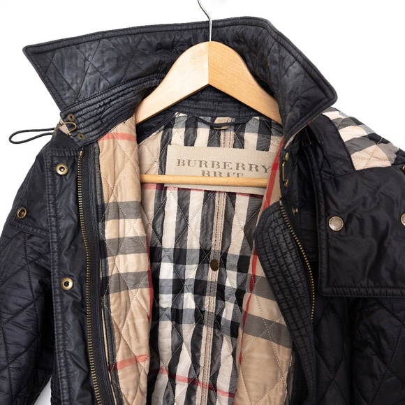 Burberry Black Trench Coat with Quilted Design and Detachable Hood - Picture 4 of 9